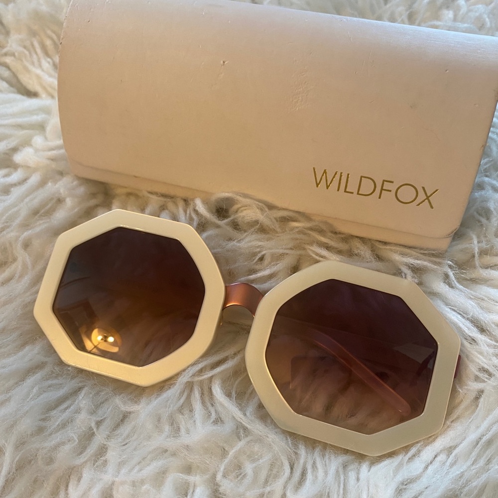 WILDFOX brand NEW SUNGLASSES with case